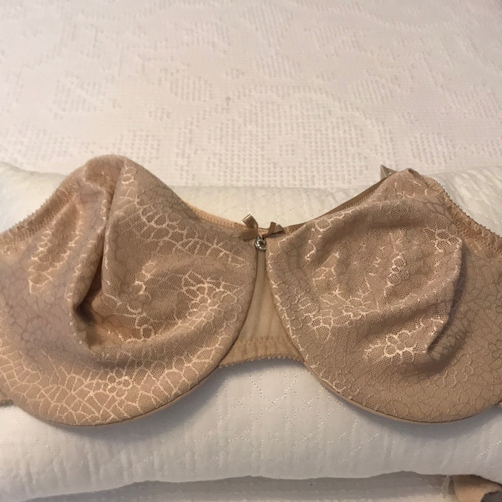 Chantelle tan bra, 38D - like new